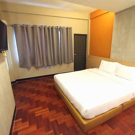 Go Inn Bts Surasak Silom Bkk โกอินน์ บีทีเอส สถานีสุรศักดิ์ 방콕 외부 사진