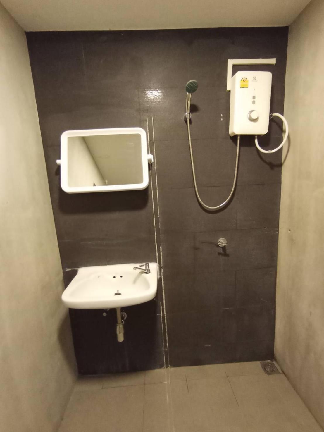 Go Inn Bts Surasak Silom Bkk โกอินน์ บีทีเอส สถานีสุรศักดิ์ 방콕 외부 사진