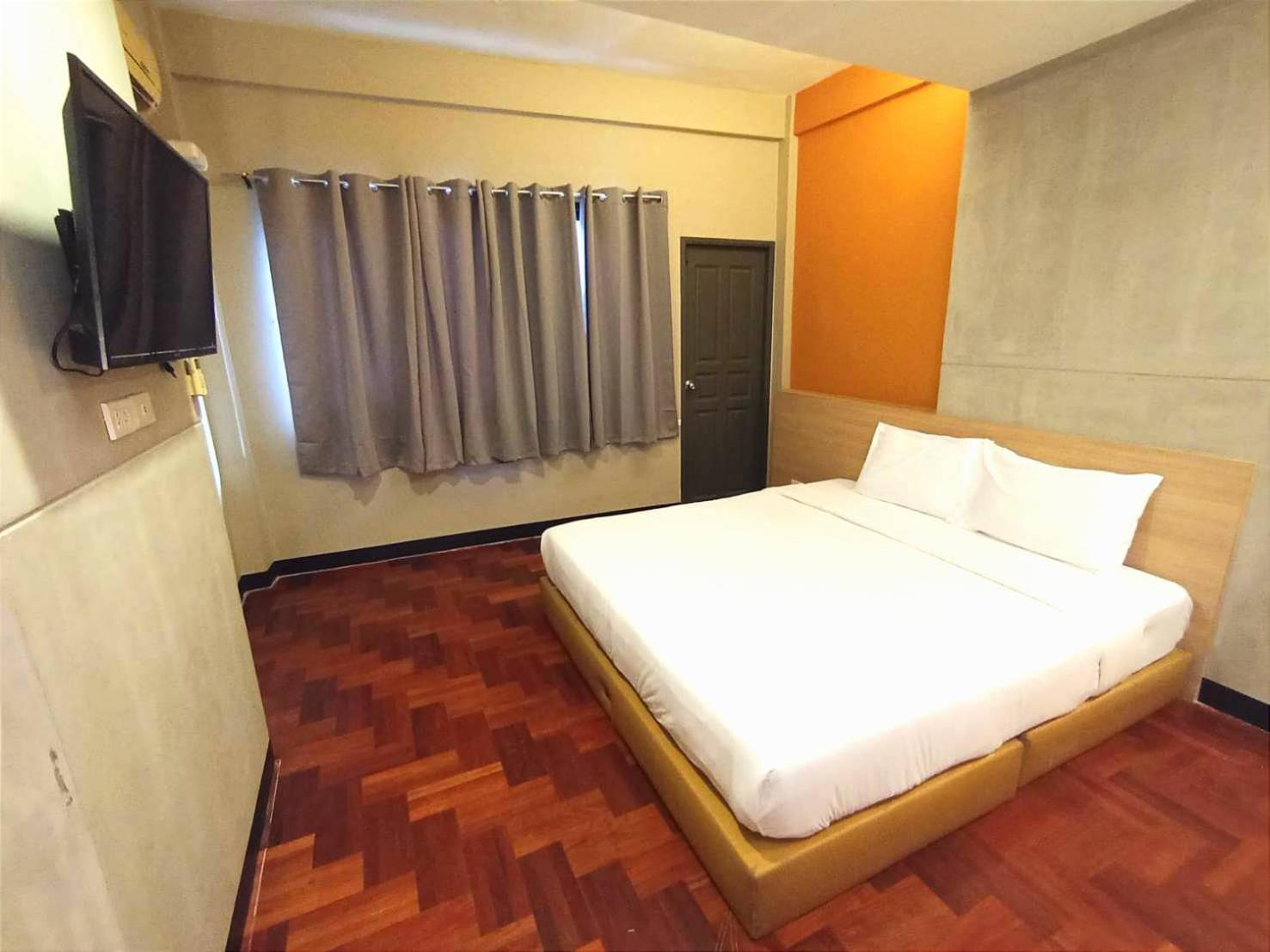 Go Inn Bts Surasak Silom Bkk โกอินน์ บีทีเอส สถานีสุรศักดิ์ 방콕 외부 사진